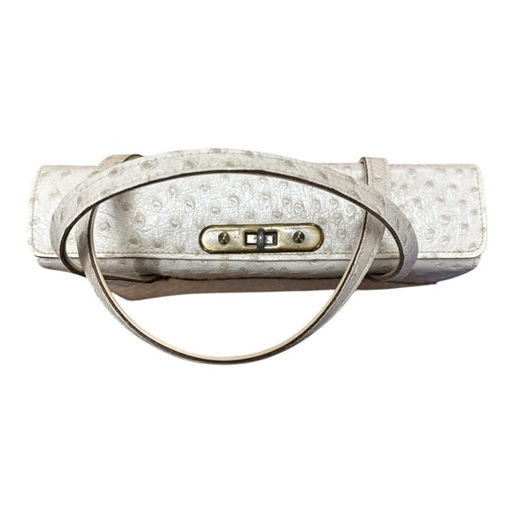 Cream Tote Bag with Textured Pattern and Structured Shape - Picture 4 of 8